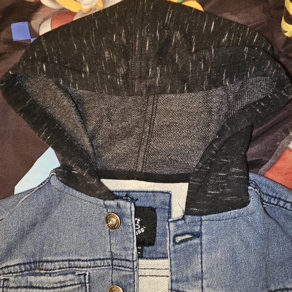 Boy's Jean Jacket 5T - Picture 4 of 5